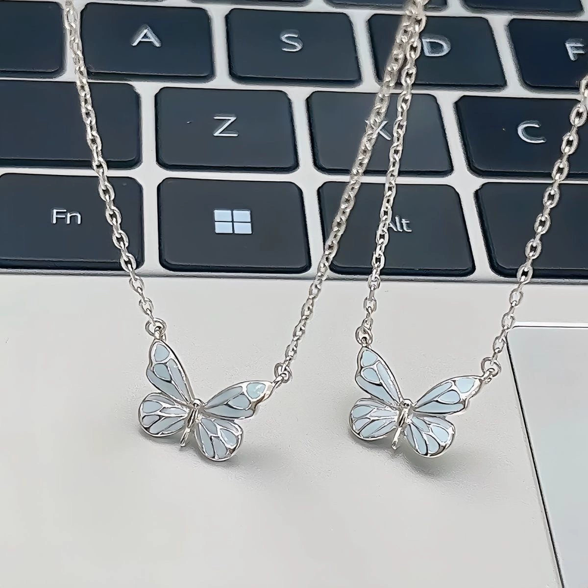 【暗闇で光る】蝶のアクセサリー